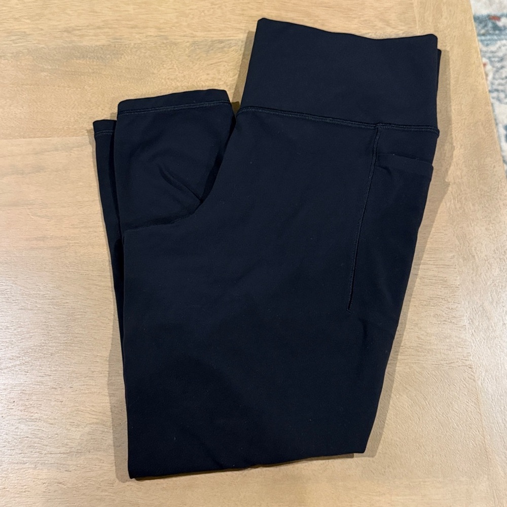 Athleta Black Salutation Stash 7/8 Tight Leggings